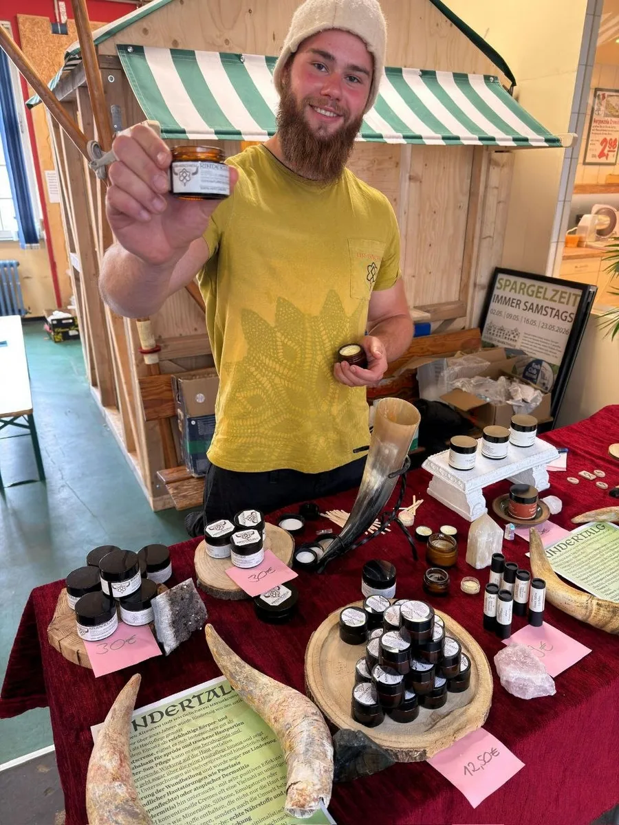 Valerio an seinem UR-SACHEN Marktstand